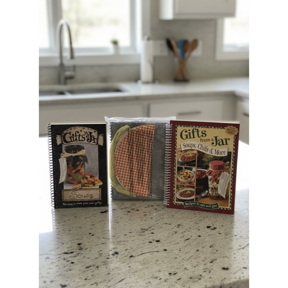 Vintage 2001 & 2004 "Gifts In‎ A Jar" Recipe Books & Kit Set